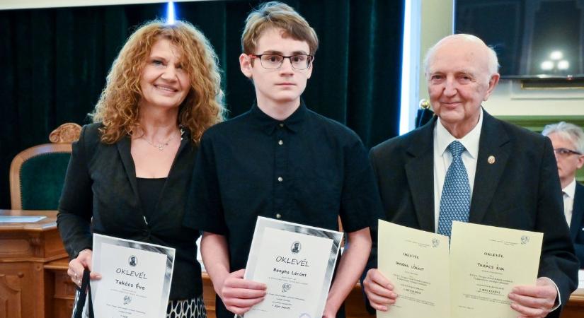Ezer közül ő a legjobb: győri diák nyerte a fizika Oscar-díját – Óriás képgaléria