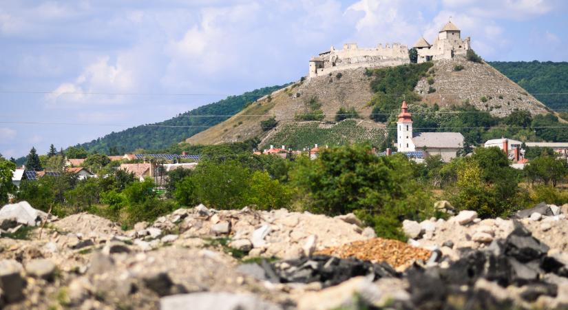 Újabb lázadó KDNP-s: lemondott a sümegi alpolgármester