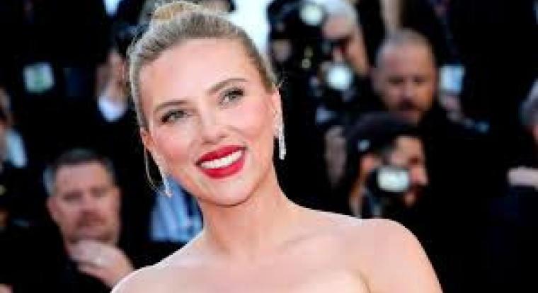 Cannes-ban imádták Scarlett Johansson első rendezését