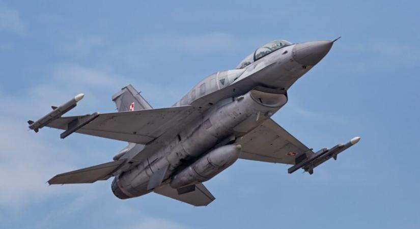 Lengyel vadászgépek fogtak el egy orosz SU–24-est a Balti-tenger felett