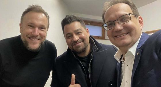 Hoppál Péter közös fotóval és egy tiszás közmondással üzent Caramelnek a f*szfejezős beszéde után