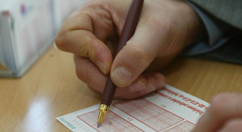 Ketten osztoznak a hatoslottó főnyereményén, mutatjuk a számokat