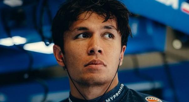 Trükközés, manipuláció: Albon bocsánatot kért, Sainz kiakadt