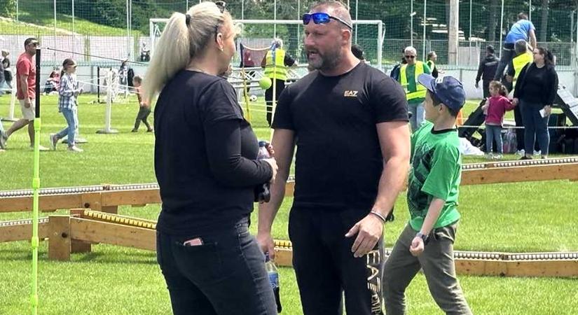 Magyar Péterék gyermeknapi rendezvényén Nagy Alekosz valóságshow-celeb is feltűnt