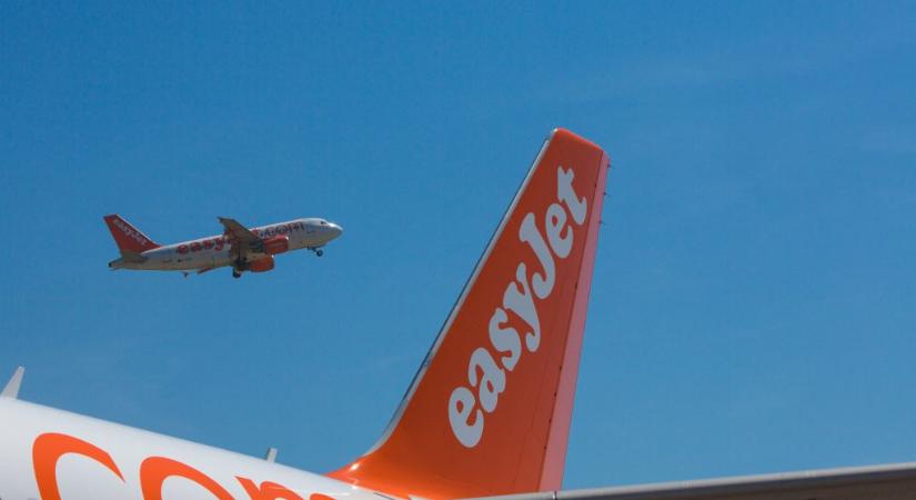 Bombáról kiabált, és megpróbálta kinyitni a vészkijáratot egy nő az EasyJet manchesteri járatán