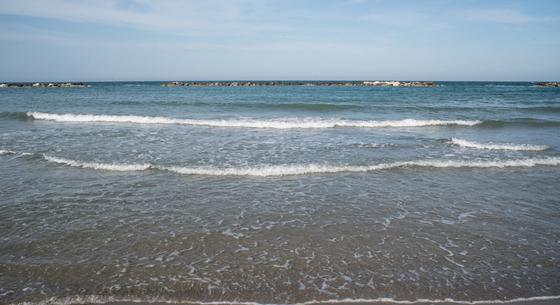 Strandbuldózer gázolt halálra egy turistát egy népszerű olasz üdülőhelyen