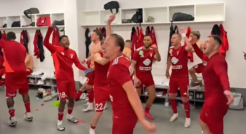 Láttad már táncolni Dzsudzsákot? Videón, ahogy a DVSC játékosai ünnepeltek