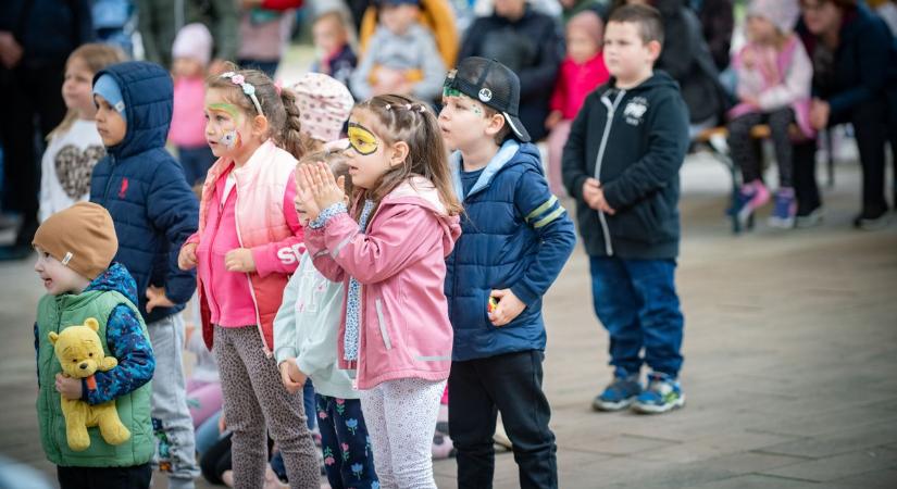 Csodaforrás fakadt a gyerekeknek Szoboszlón