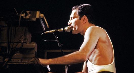 Freddie Mercurynek született egy eltitkolt lánya egy most megjelent könyv szerint