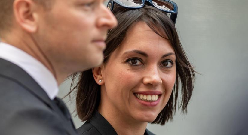 Csaknem hárommillió forintos karkötőt villantott Orbán Ráhel, Sarka Kata egy négymilliós papucsban jelent meg