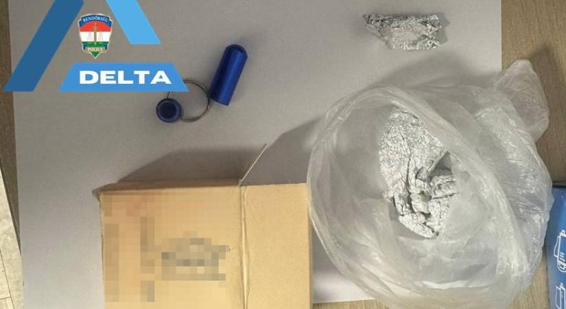 Csak a kisebbik gond volt, hogy jogosítvány nélkül vezetett