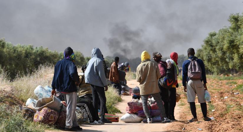 Tunézia felégeti a migránsok sátortáborait