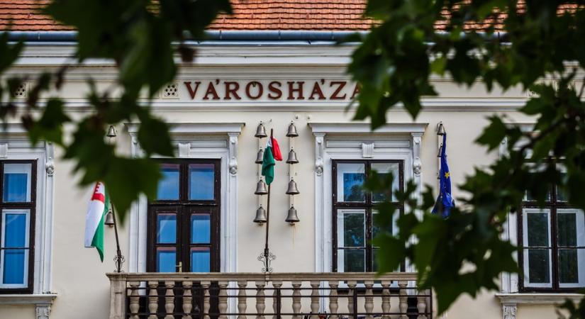 Az alpolgármester új autó vásárlása miatt ismét nem fogadta el a város költségvetését a Sárváriakért Egyesület