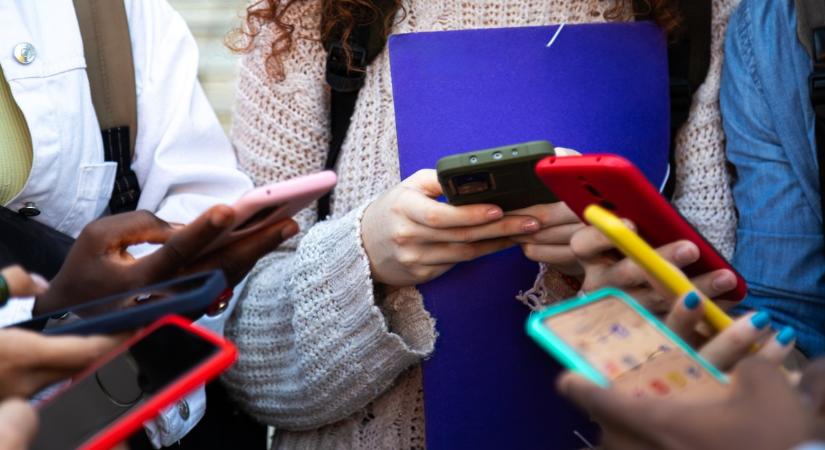 Vége a frissítéseknek, ezek a mobiltelefonok elavulnak 2025 nyarán - Mire számíthatnak a felhasználók?