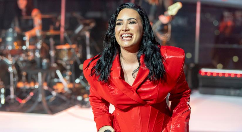 Férjhez ment Demi Lovato! – fotón az álomszép menyasszonyi ruha
