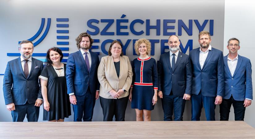 Újabb együttműködési lehetőségek: a Széchenyi István Egyetemre látogatott Csehország nagykövete