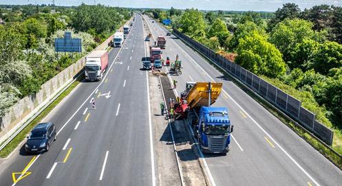 Betonelemekre cserélik az acélkorlátot – biztonságosabb lesz az M7-es Siófoknál