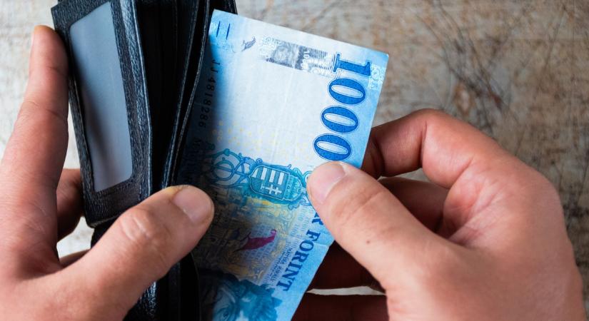 Devizapiac: vegyesen alakult hétfő reggelre a forint árfolyama