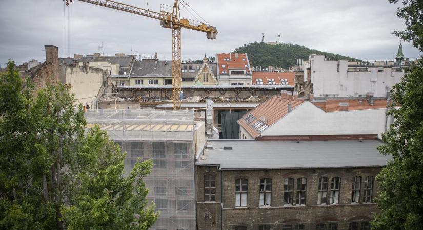 Veszélyesen belóg a NER a Veres Pálné Gimnáziumba, szabálytalanságok miatt ideiglenesen fel is függesztették a Szíjj-féle építkezést