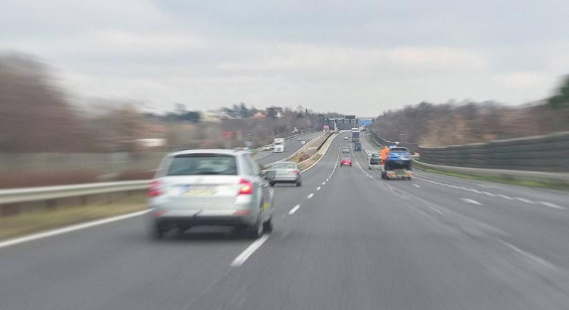 M7-es: búcsúzik a növényzet és a szalagkorlát