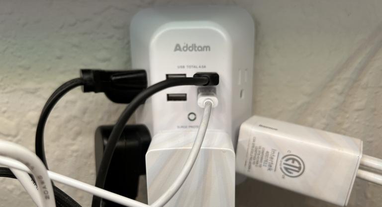 Veszélyes USB töltőket von ki a forgalomból a fogyasztóvédelmi hatóság