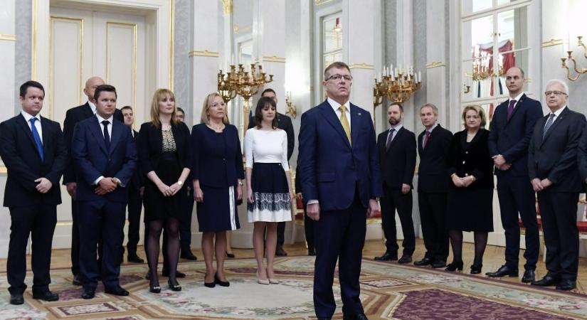 Matolcsy Ádám cége felesben vett belvárosi lakást az asszonnyal