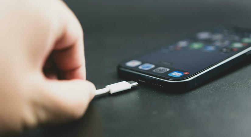 Rád is veszélyes lehet: USB töltőket vontak ki a forgalomból
