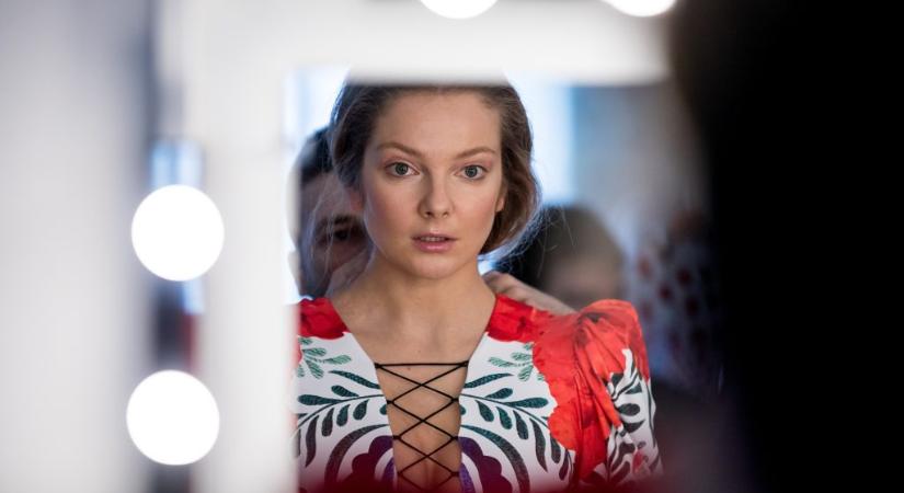 Mihalik Enikő pucér fotósorozatot osztott meg magáról