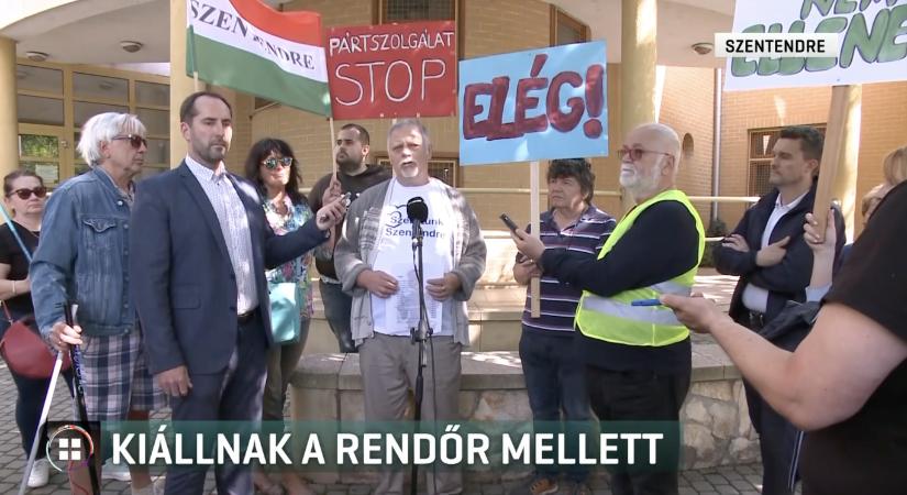 „Nagyon-nagyon sötét korszakot idéz ez az eljárás” – a Szentendrei Kapitányság előtt tüntettek a pozíciójától megfosztott rendőr mellett