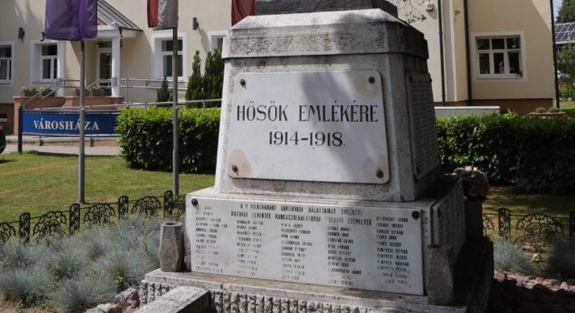 A Hősökre emlékeztek Dombóváron