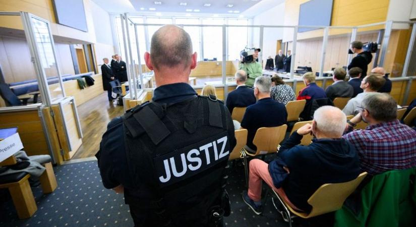 A Volkswagen négy egykori felsővezetőjét ítélték el Németországban a dízelbotrányban játszott szerepük miatt