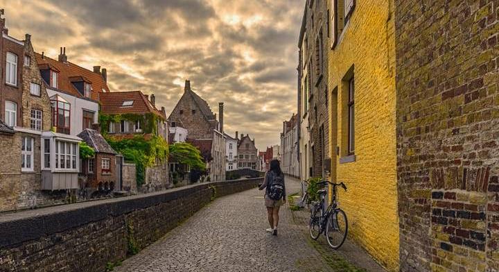 A magyarok kedvelt úti célja felszólította a turistákat, hogy ne lopkodják az útburkolatot