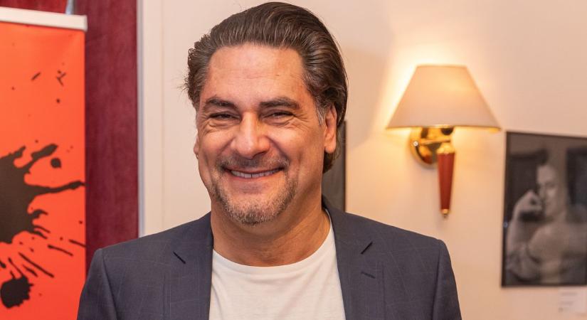 Árpa Attila fél év alatt száz parfümöt vett!