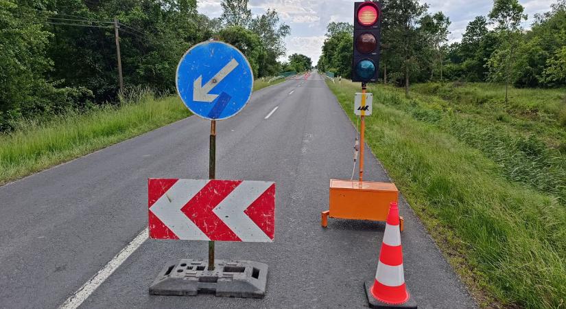 Zalában autózik? Ezen az útszakaszon félpályás útlezárásra számítson!