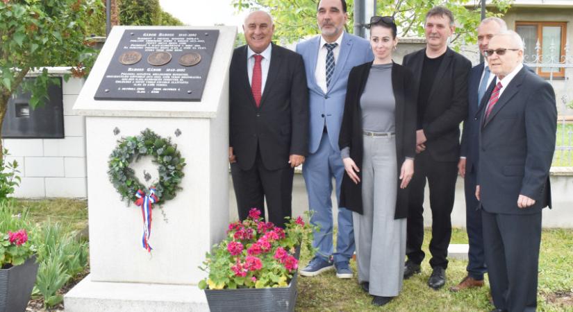 Emléktábla avatás Ilaván