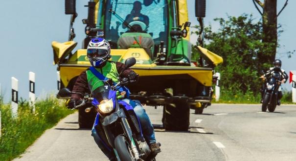 Rendőrség: motorokkal és drónokkal ellenőrizzük hétvégente a Bajna-Héreg útszakaszt