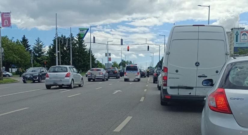 Szörnyű délután: hármas karambol Pécsen