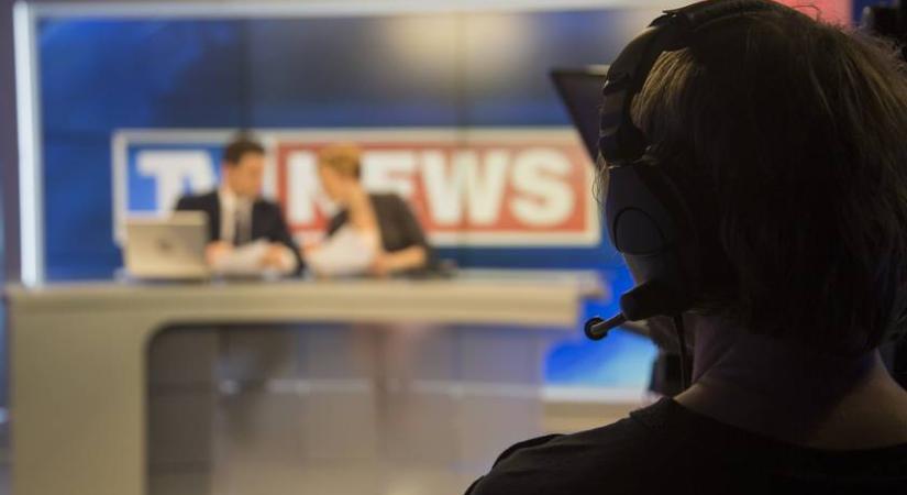 Beindult a híradósnál a szülés, mégis folytatta: Videón, ahogy élő adásban vajúdik