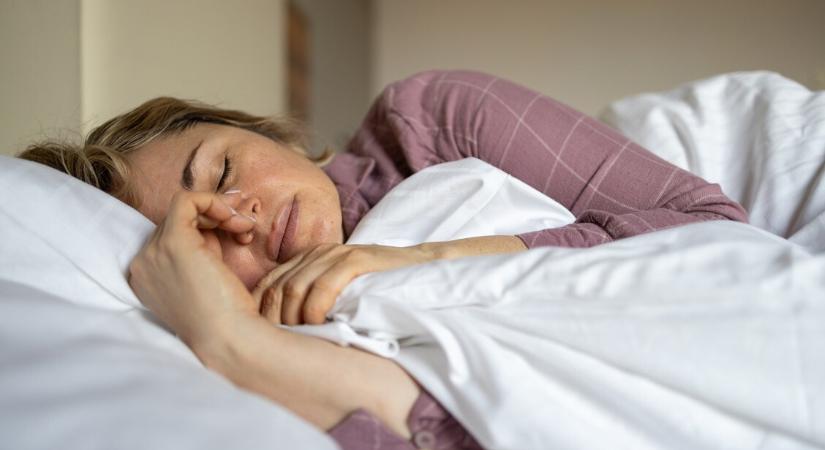 Te milyen pózban alszol? – Így segíthet a testhelyzet a gyógyulásban