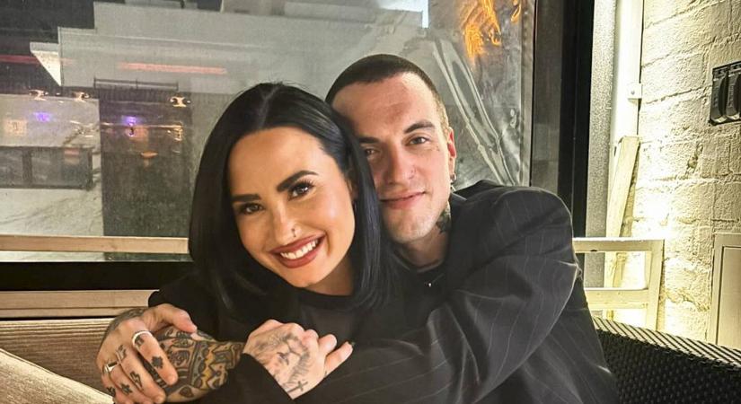 Demi Lovato férjhez ment: ilyen csodálatos menyasszony volt