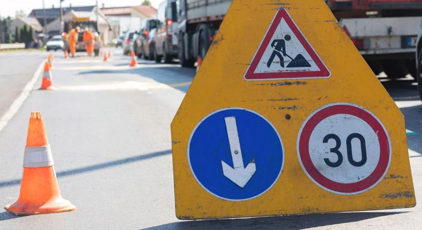 Megkezdődtek a munkálatok, átépül a forgalmas debreceni csomópont – fotókkal!