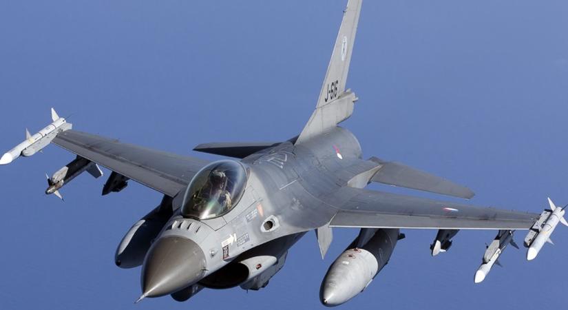 Hollandia holnap küldi Ukrajnának a megígért 24 darab F-16-os vadászgépből az utolsót