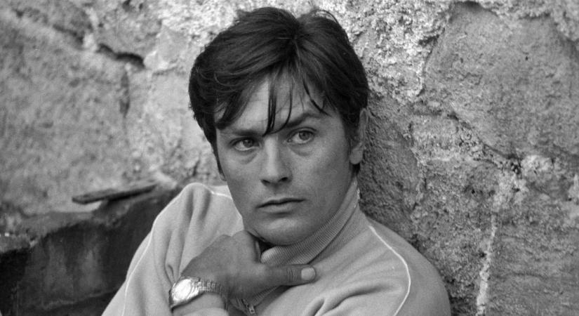 Alain Delon ilyen tündéri kisfiú volt – Ritka gyerekkori kép került elő