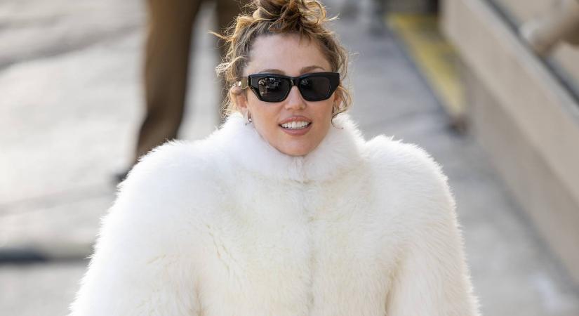 Miley Cyrus intenzív osztályon kezelik: életveszélyes fertőzés miatt nem állhat színpadra
