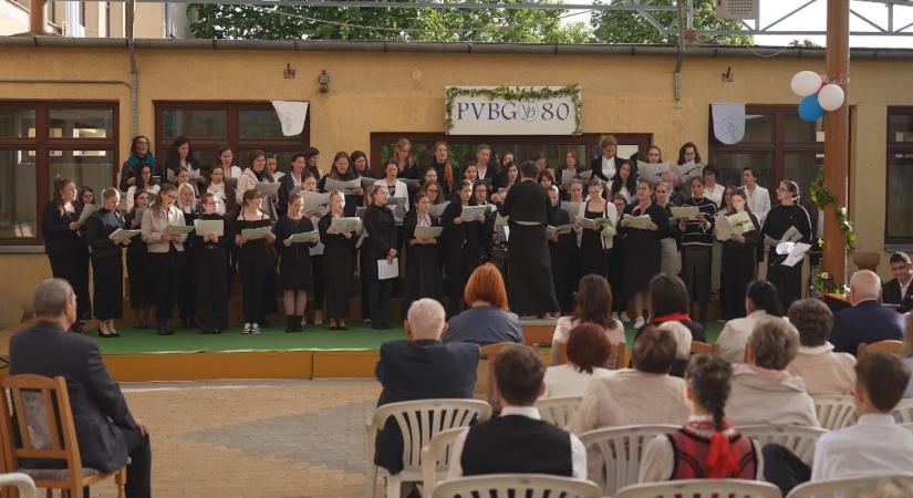A Paksi Vak Bottyán Gimnázium 80 éves jubileumi gálája