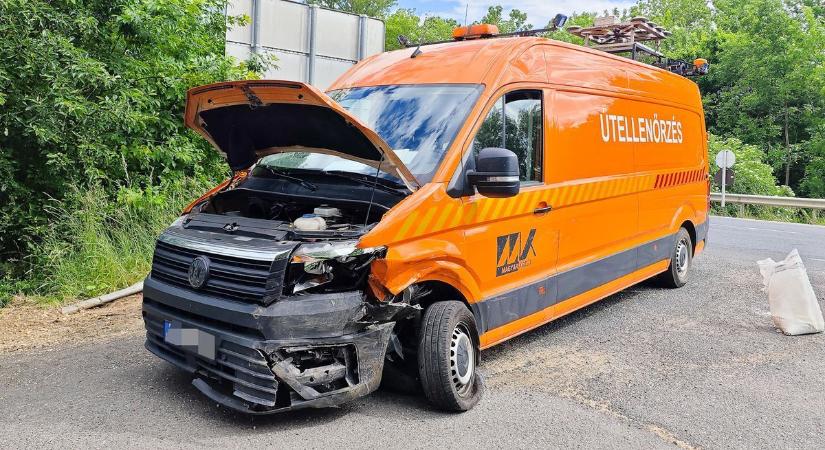 Rohantak a mentők, útellenőr autónak ütközött egy személykocsi a 8-ason