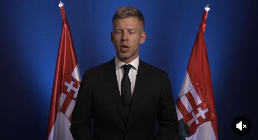 Attól, hogy Kossuth-címeres zászló előtt szónokol remegő szájjal, még nem lesz se forradalmár, se újkori Kossuth