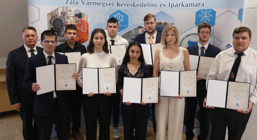 Fodrász, pincér, szakács, CNC-programozó: a szakma legjobbjait díjazták a zalai városban
