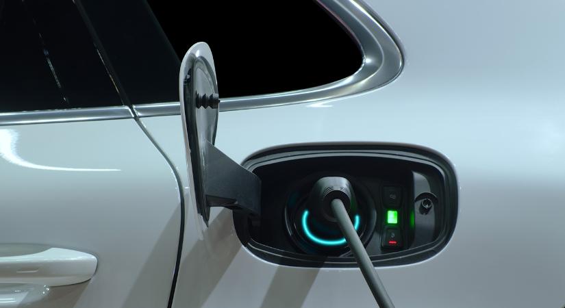Aratnak a villanyautók: már minden ötödik újonnan eladott kocsi elektromos