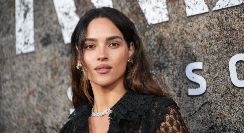 Jason Momoa szerelme imádja a maszkulin stílust: Adria Arjona legsikkesebb szettjei